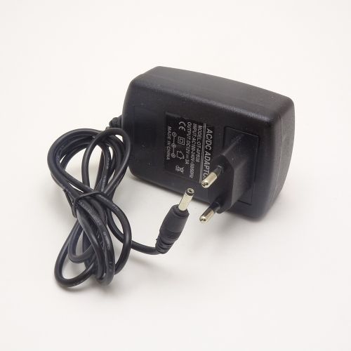 Блок питания импульсный, 12V,  3.0A, 36W, штекер: 3,5 х 1,35мм, вх: AC 220-250V D-926