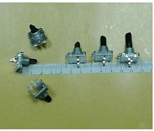 Энкодер  3pin 11х18мм (33042/2) (№13.2 без кнопки 11х18 L=15мм) пласт. ручка, п/круг, выводы с одной стороны,  Шаттл а/м   